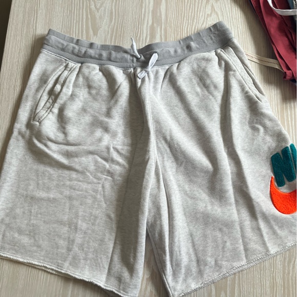 Nike sweatshorts in grey - Picture 1 of 4